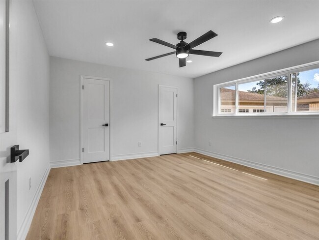 Building Photo - 16007 Diana Ln