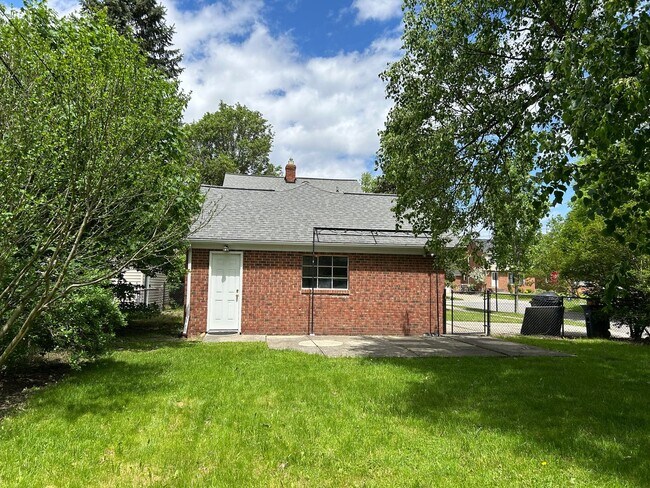 Building Photo - Spacious Colonial For Rent in Lyndhurst
