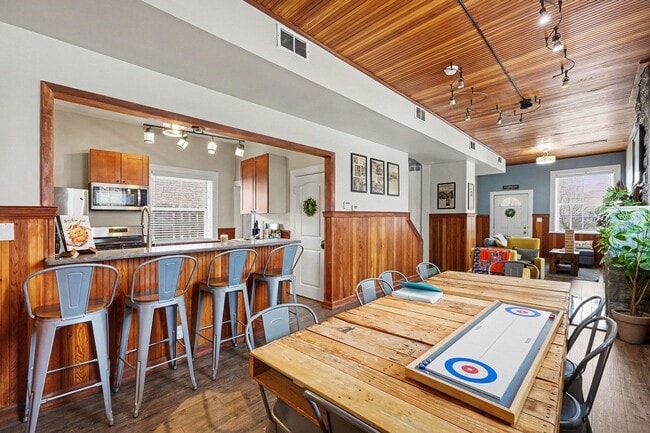 Building Photo - 1391 Woodbridge St