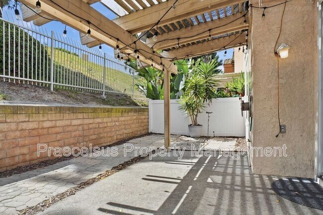 Building Photo - 1389 Serena Cir