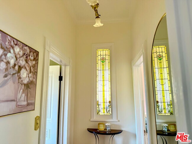 Building Photo - 370 Main St