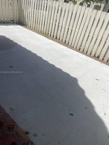 Building Photo - 1400 San Remo Cir