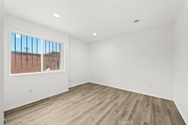 Building Photo - 554 Bonita St