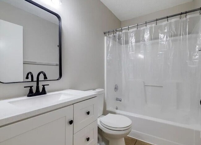 Building Photo - Cozy 3/2 Home located in Georgetown neighborhood