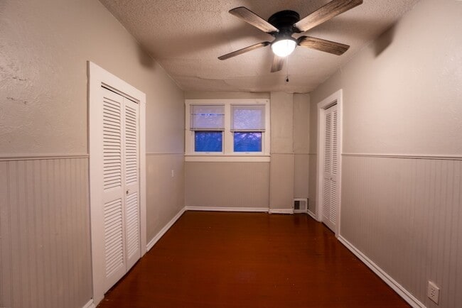 Building Photo - Move In Ready Home by Wesley Hospital!