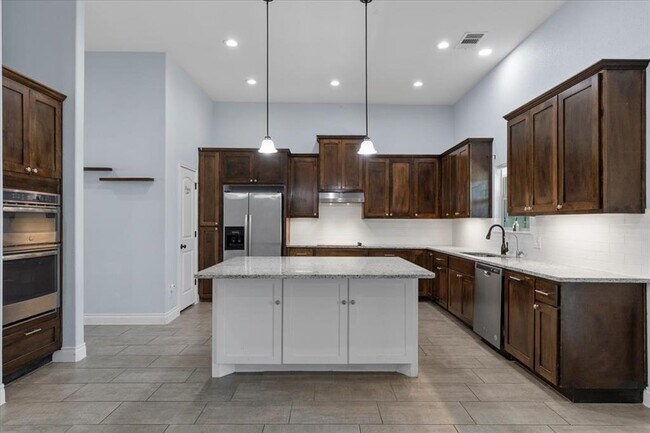 Building Photo - 127 Medlar Dr