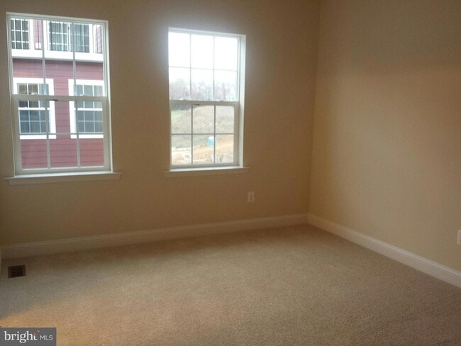 Building Photo - 6041 Maple Hill Rd