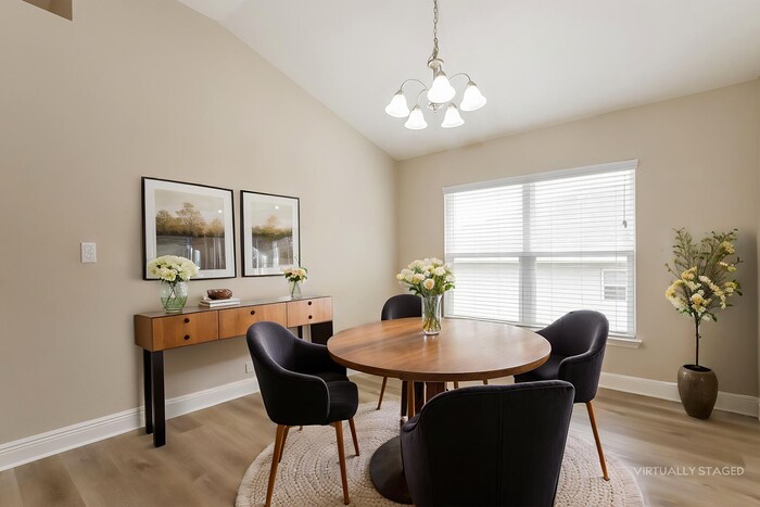 Building Photo - 706 Chelsea Ave