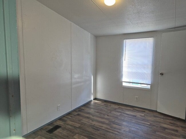 Building Photo - 209 S Avenue