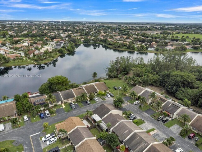 Building Photo - 1499 Yellowthroat St