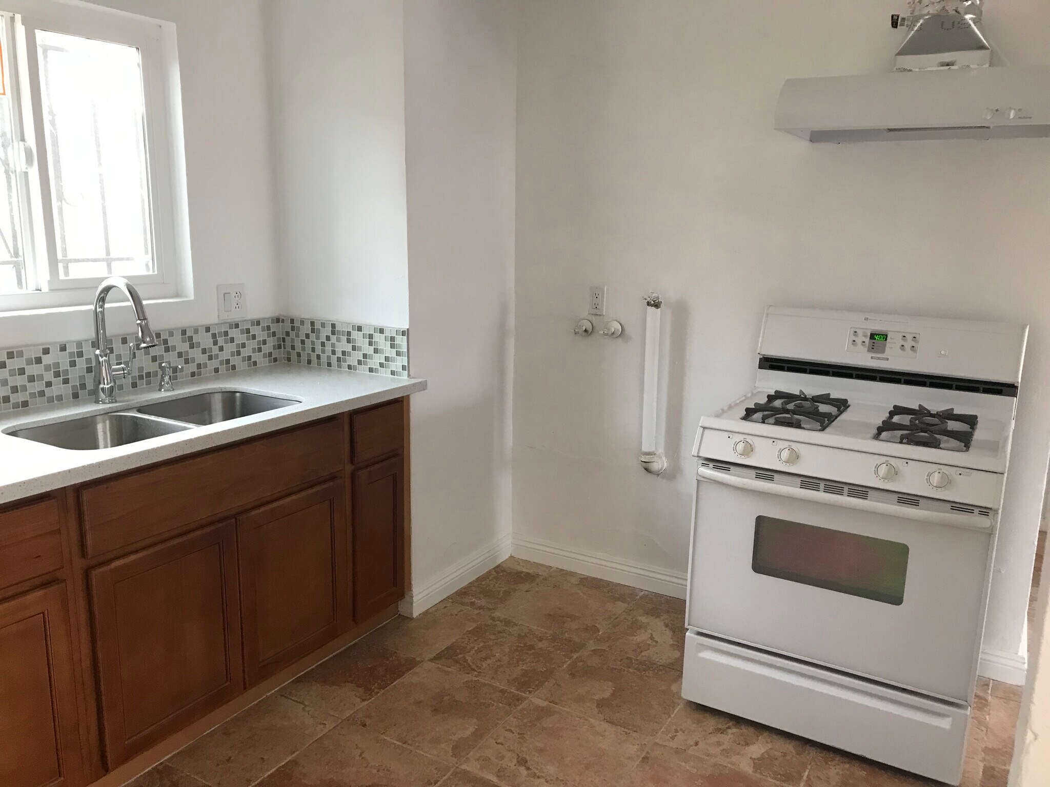 Building Photo - 1030 E 21st St