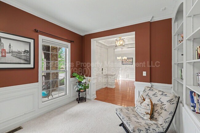 Building Photo - 10644 Euclid Ave NW