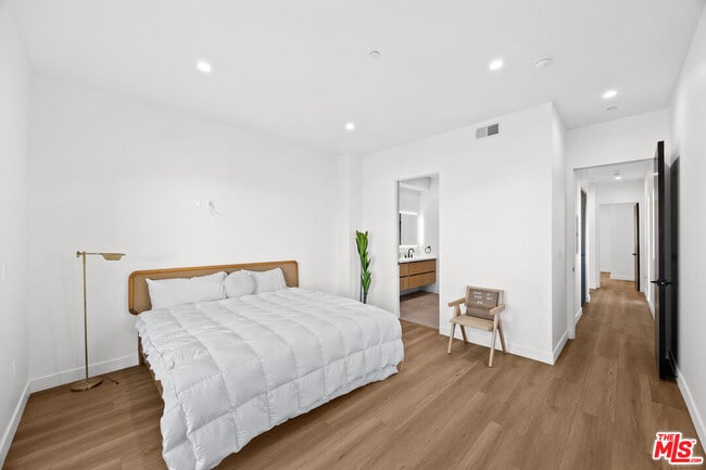 Building Photo - 1905 S Corning St