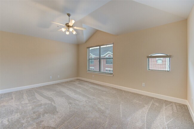 Building Photo - 11315 S Main St