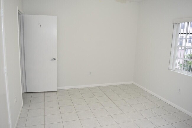 Building Photo - 2010 Taylor St