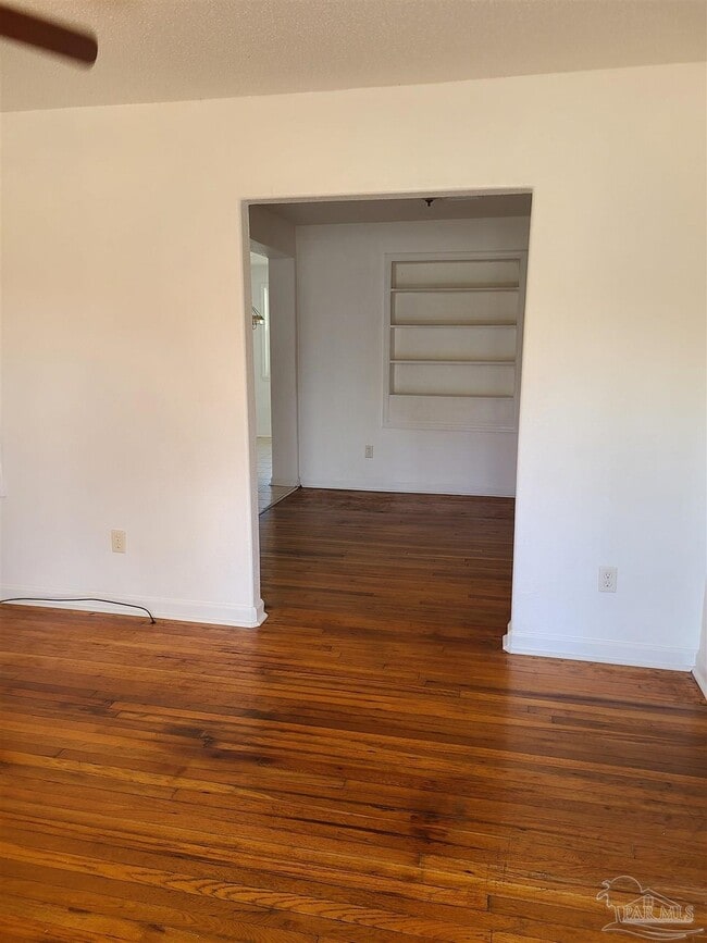 Building Photo - 415 Gibbs Rd