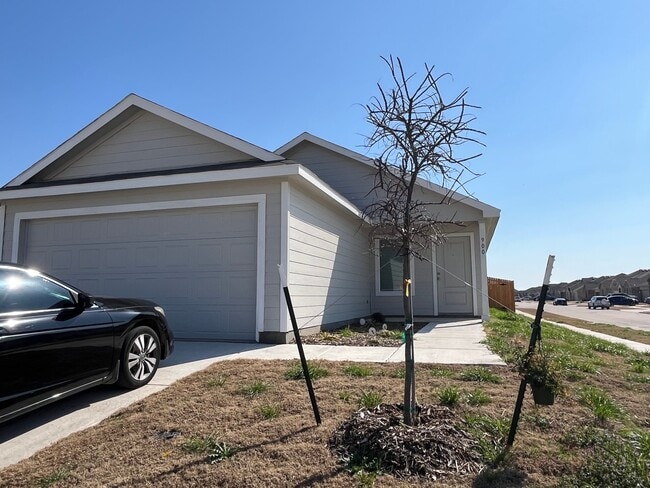 Building Photo - 900 Calley Pear Trl