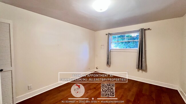 Building Photo - Garden oasis 2 bedroom with wrap around ya...