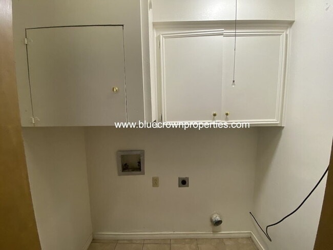 Building Photo - 1237 Mill Valley Dr