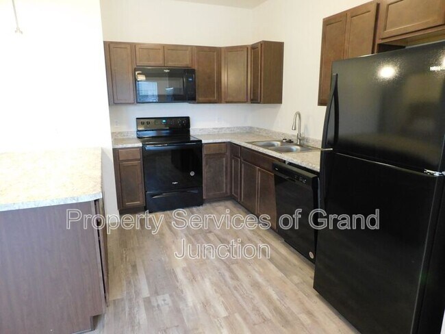 Building Photo - 662 Brookwillow Dr
