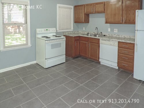 Building Photo - 6325 Santa Fe Dr