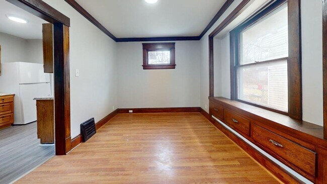 Building Photo - Akron 3 Bedroom Single Family Home + Garage