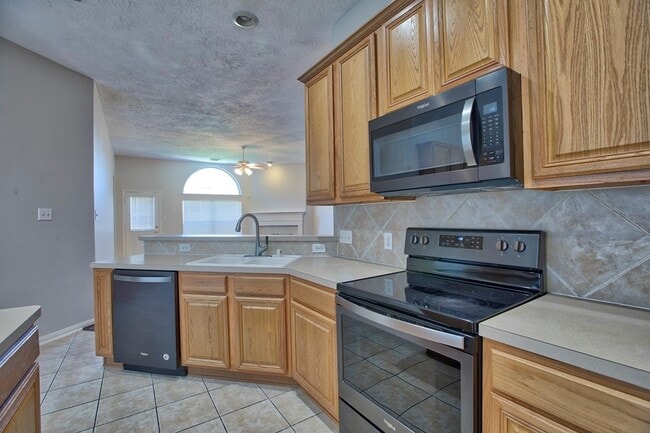 Building Photo - 6715 Village Bridge Dr