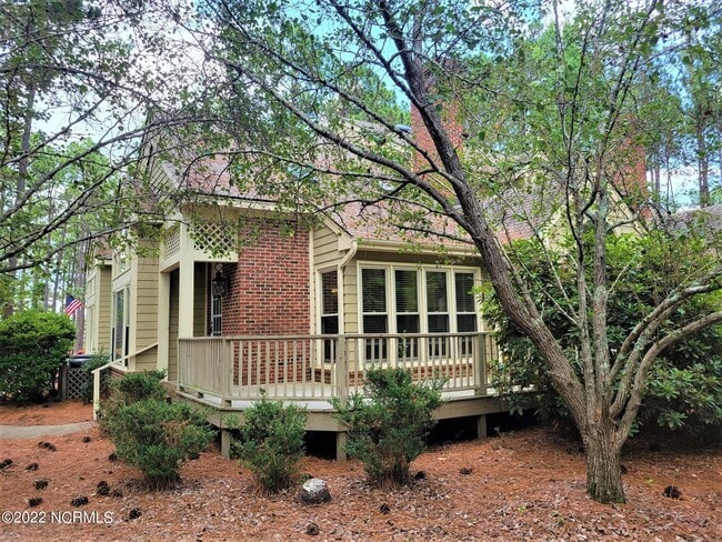 Building Photo - 301 Hampton Dr