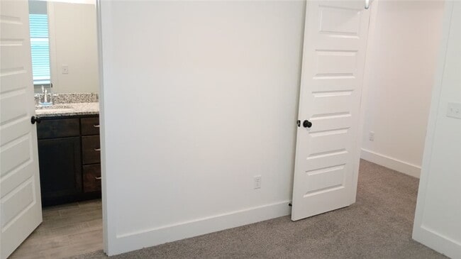 Building Photo - 2141 Bluebonnet Ln