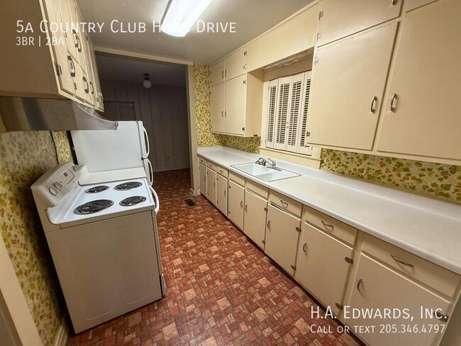 Building Photo - 5a Country Club Hills Dr
