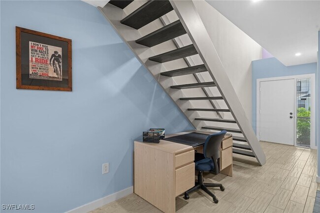 Building Photo - 833 Meadowland Dr
