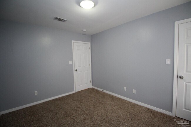 Building Photo - 22 Arapaho Dr