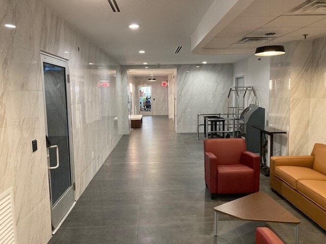 Lobby Hallway - 2101 Chestnut