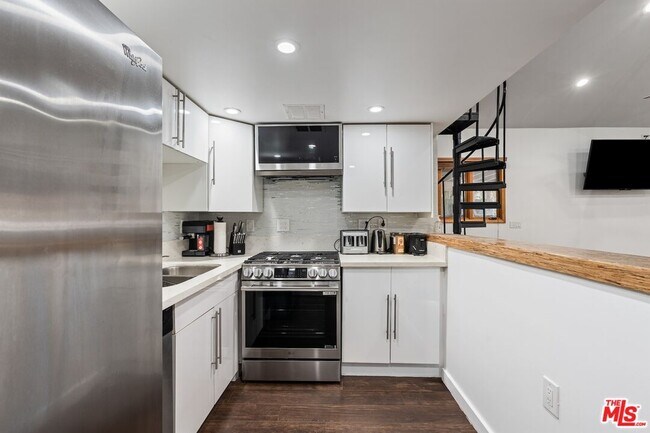 Building Photo - 6438 W 87th Pl