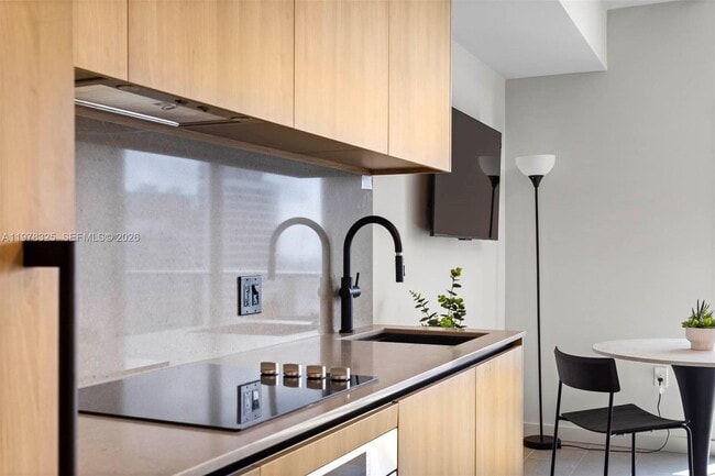 Building Photo - 121 NE 5th St