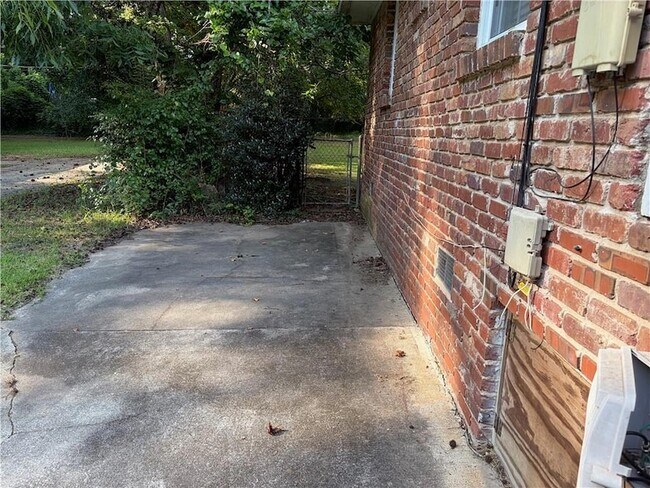 Building Photo - 213 Buchanan Terrace
