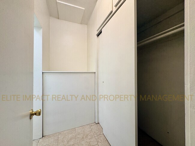 Building Photo - 2454 N Treat Ave