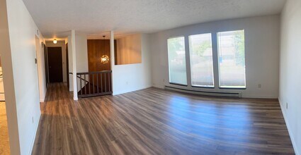 Building Photo - 1002