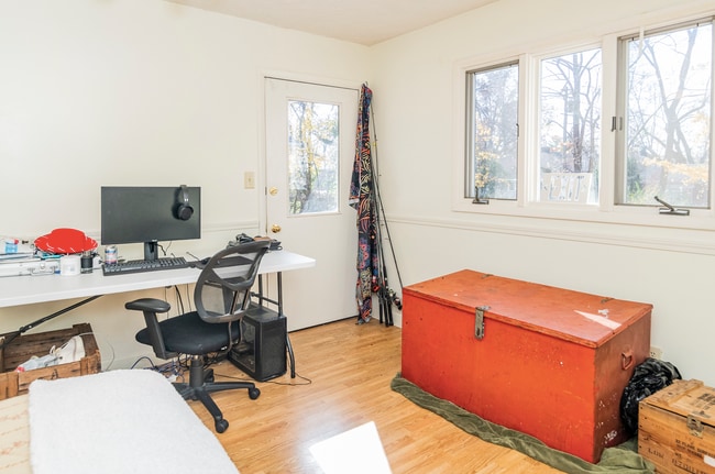 Building Photo - 314 S Arbutus Dr