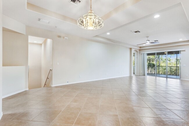 Building Photo - ** AVIANO AT NAPLES ** 3 BED / 2 BATH - CARRIAGE HOME - GARAGE - CENTRAL NAPLES - ANNUAL RENTAL