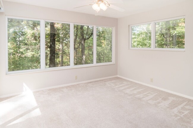 Building Photo - 2 Bedroom, 2 Bath Home on a wooded lot in ...