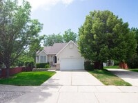 Building Photo - Charming 5-Bedroom Cul-de-Sac Home in Sandy with Garden Beds and Outdoor Space
