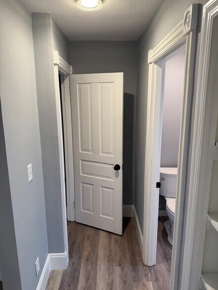 Building Photo - 1324 Main St