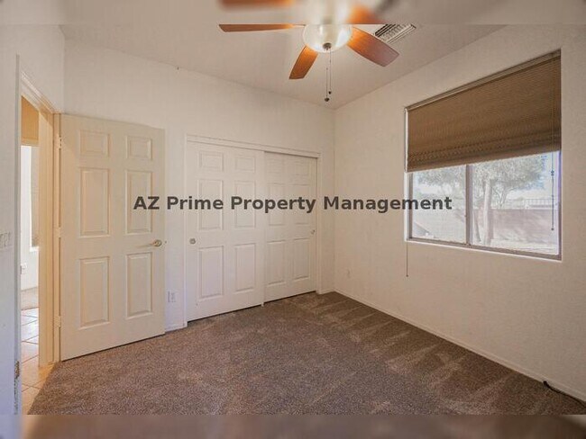 Building Photo - 2419 W Darrow St