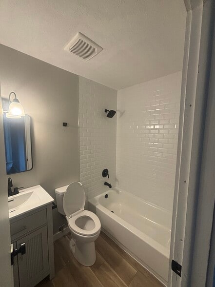 Building Photo - 480 Diven Ln