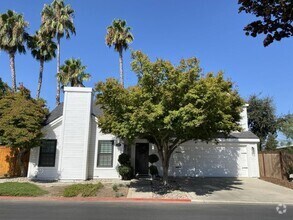 Building Photo - For Rent: Beautiful 3 Bed / 2.5 Bath Home ...