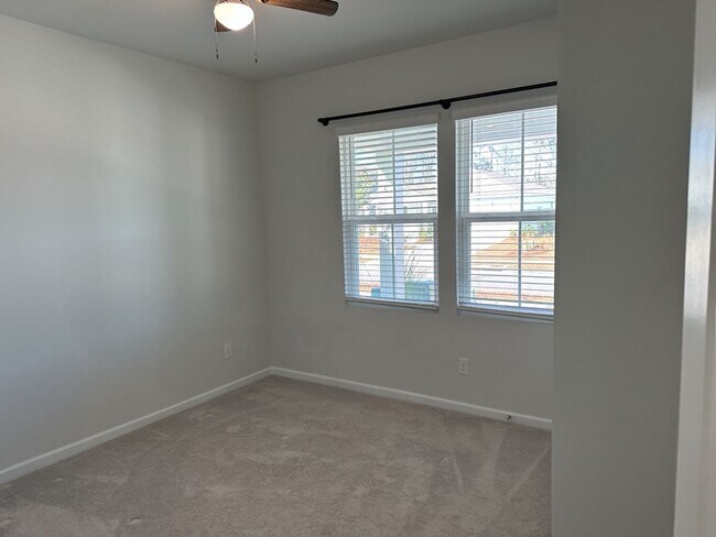 Building Photo - 964 Longleaf Dr