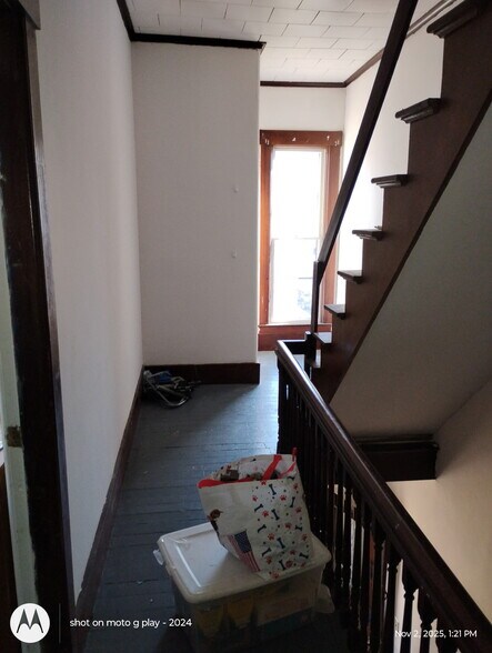 Building Photo - 77 W Main St