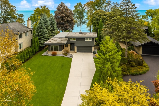 Building Photo - 10046 Sheridan Dr