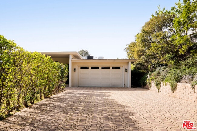 Building Photo - 1845 Loma Vista Dr